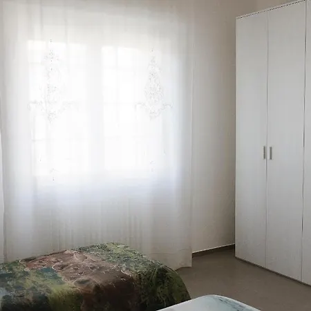B&B 